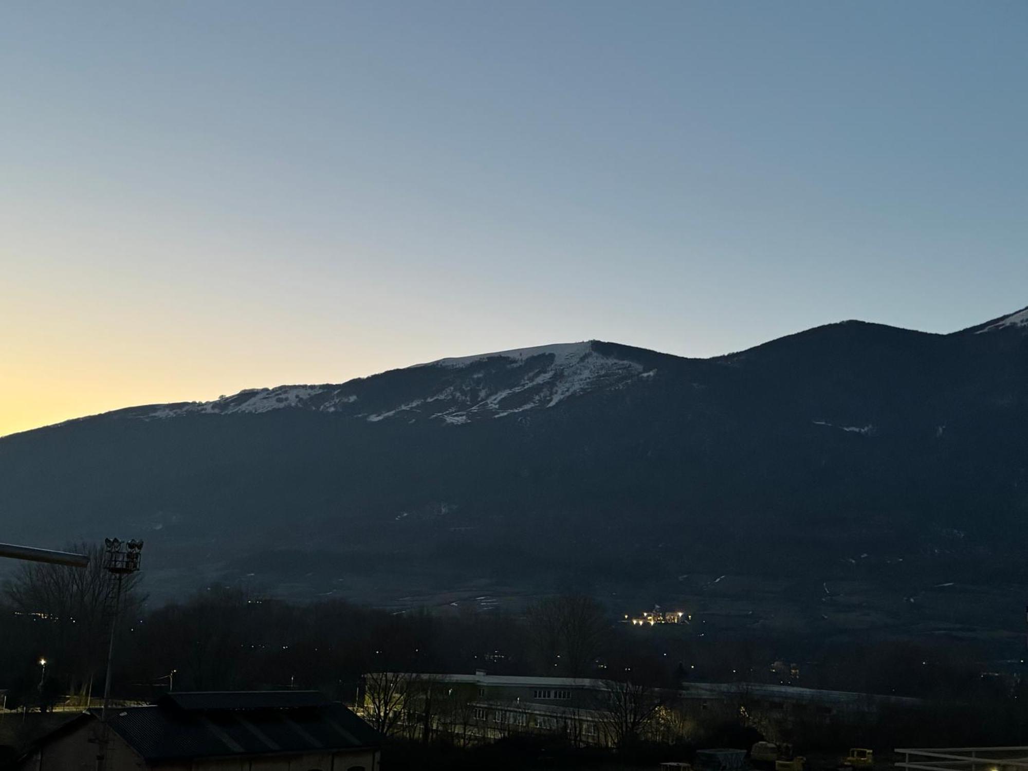 Attico - Terrazza Su Castello Lägenhet Castel Di Sangro Exteriör bild